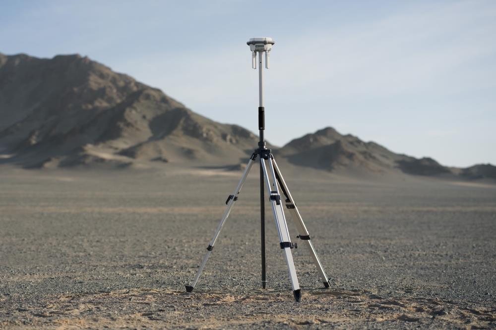DJI D-RTK 3 Survey Pole and Tripod Kit CP.EN.00000553.02