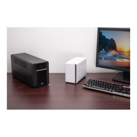 Schneider Electric Easy UPS | 1600 VA | 900 W