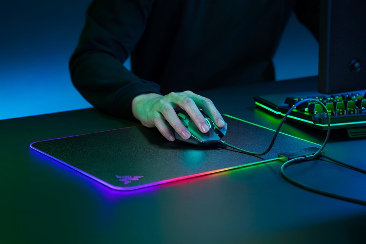 Žaidimų pelės kilimėlis Razer Firefly V2 - Chroma RGB Lighting, Juoda