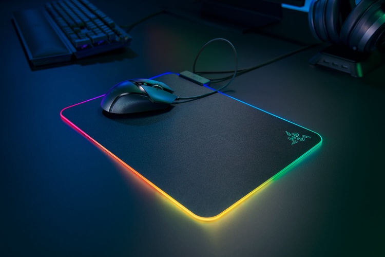 Žaidimų pelės kilimėlis Razer Firefly V2 - Chroma RGB Lighting, Juoda