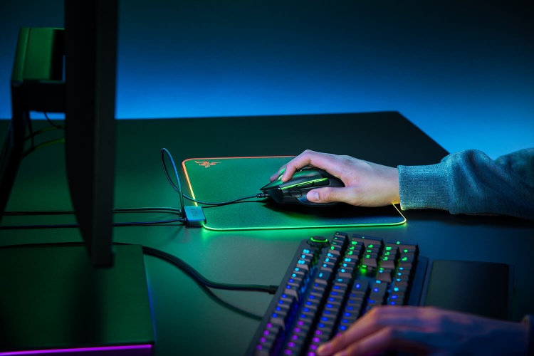 Žaidimų pelės kilimėlis Razer Firefly V2 - Chroma RGB Lighting, Juoda