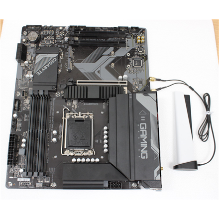 SALE OUT. Gigabyte USED, REFURBISHED, WITHOUT ACCESSORIES, ONLY BACK PANEL, AND ANTENA INCLUDED